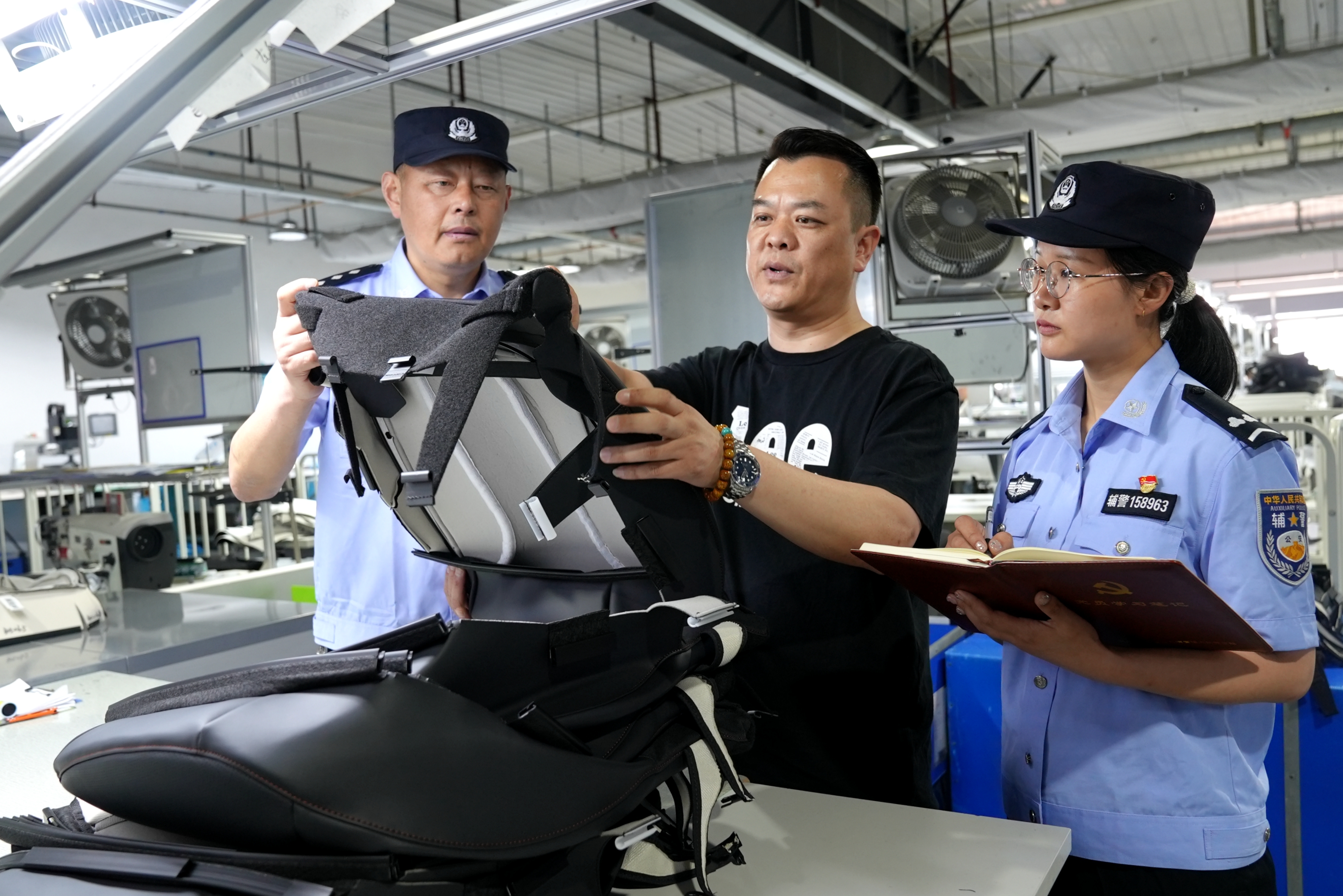 民警聯(lián)企 護(hù)航發(fā)展